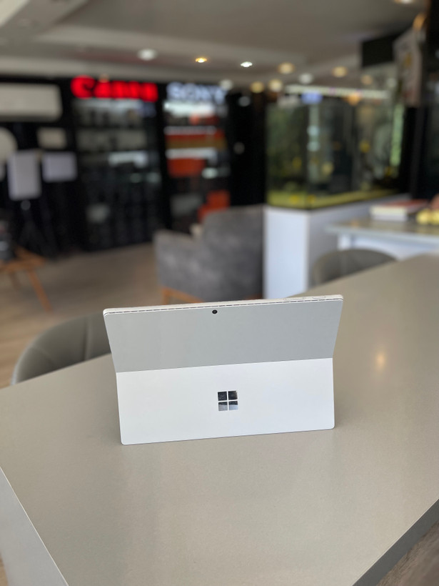 لپتاپ سرفیس6 پرو/i5-8650u/8 GB/256 GB SSD/13"//intel