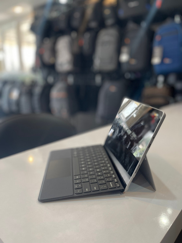 لپتاپ سرفیس گو۱ M3/8/8 GB/128 SSD/Intel UHD/