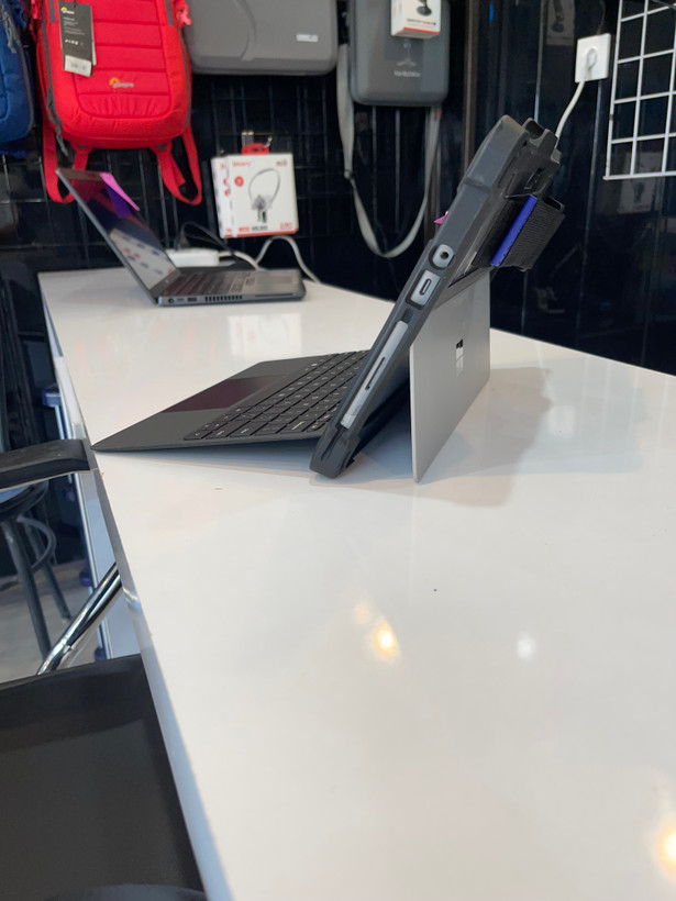 لپتاپ سرفیس گو۱ M3/8/8 GB/128 SSD/Intel UHD/