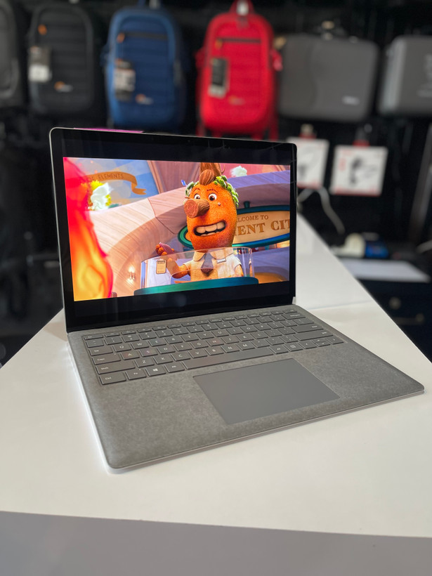 لپتاپ سرفیس۲ corei5-۸۴۵۰/8/256 SSD/intel iris plus/14" 2k