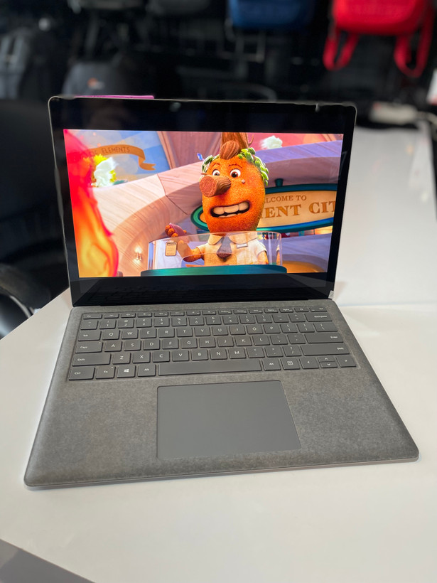 لپتاپ سرفیس۲ corei5-۸۴۵۰/8/256 SSD/intel iris plus/14" 2k