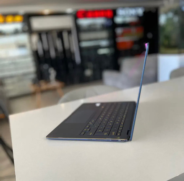 لپتاپ ایسوزUX370 لمسی i5-8/16 GB/256 SSD/intel UHD/14" ips