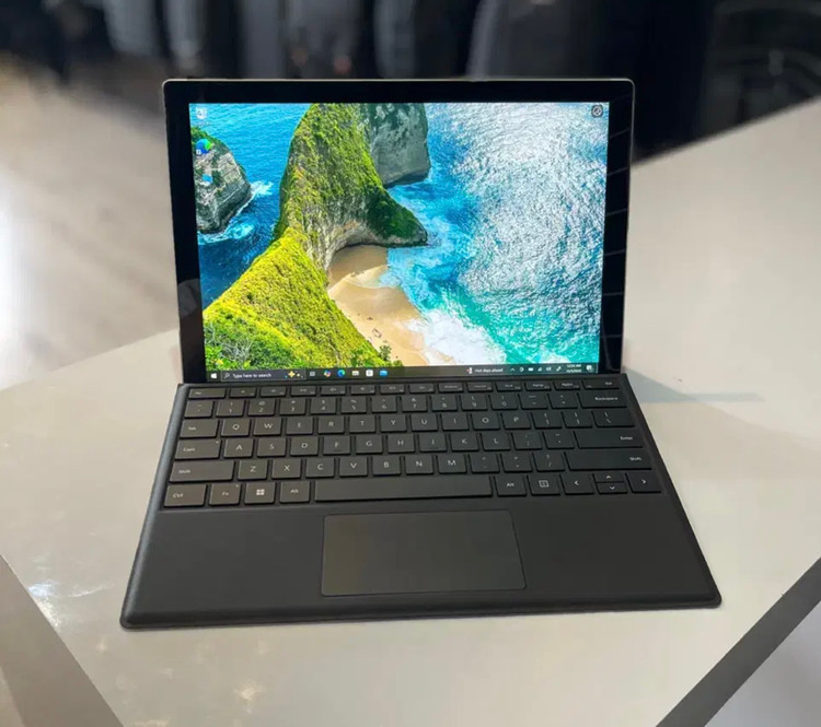 لپتاپ سرفیس پرو ۷ corei5-10/8 GB/256 SSD/intel iris plus/13" 2k