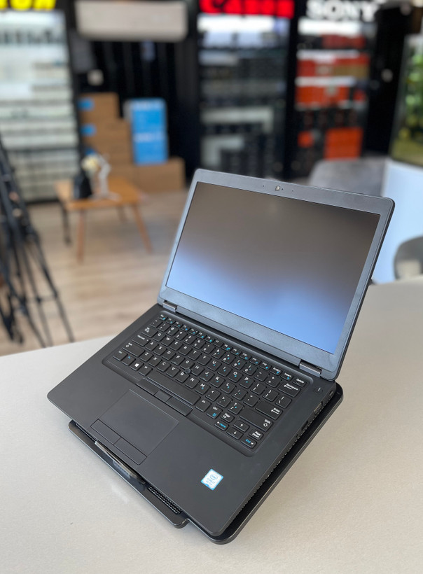 لپتاپ دل لتیتود i7-8/8 GB/256 SSD/2 GB Nvidia /14" ips