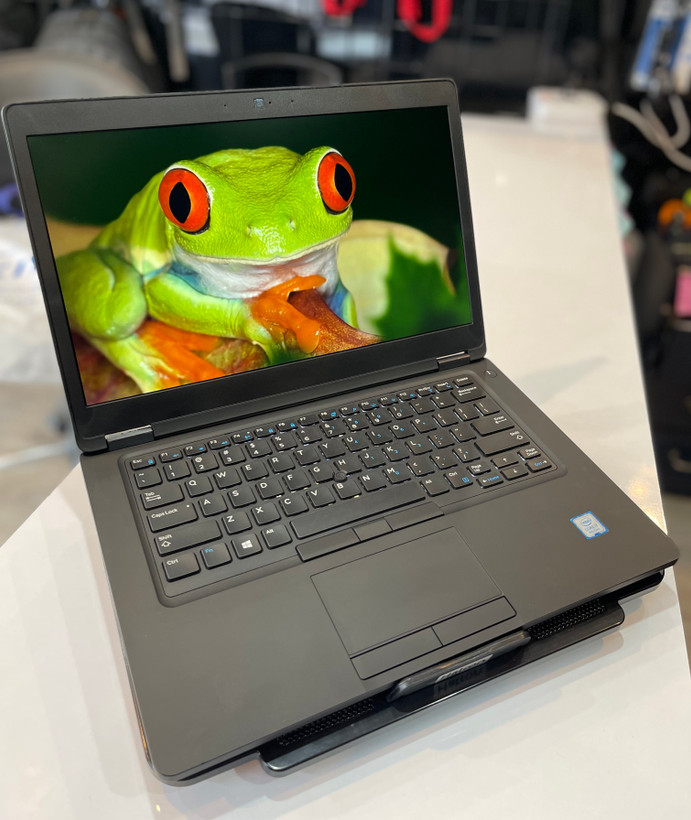 لپتاپ دل لتیتود i7-8/8 GB/256 SSD/2 GB Nvidia /14" ips