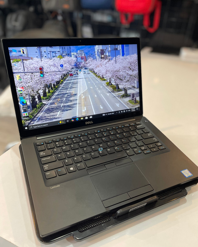 لپتاپ دل لمسی لتیتود i5-7/8 GB/256 SSD/Intel HD/14" ips