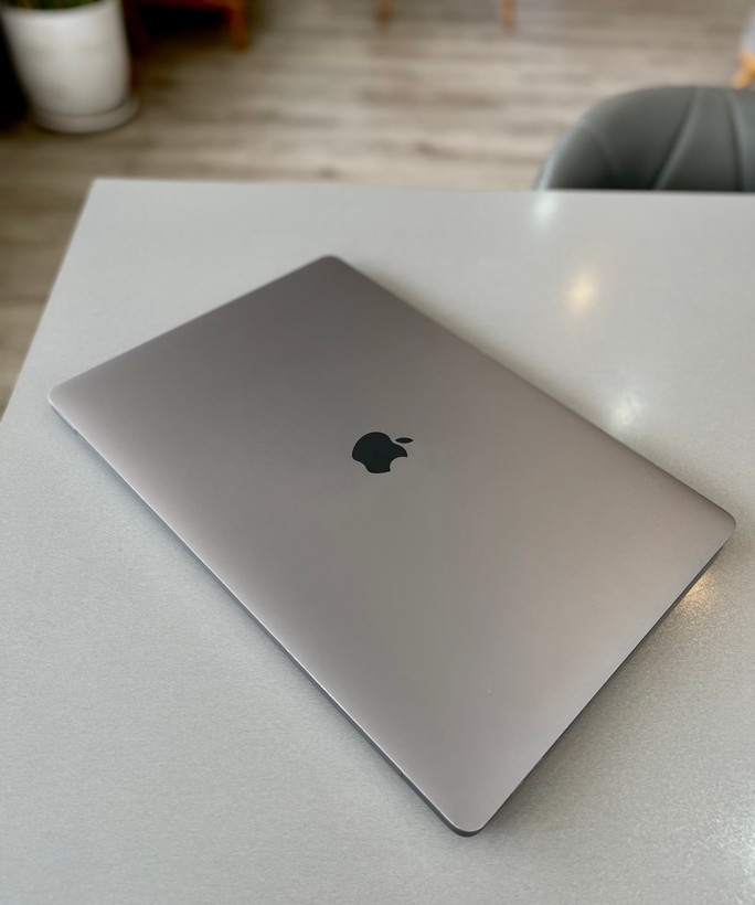 لپتاپ مکبوک ۲۰۱۹ i7/16 GB/500 SSD/4 GB Amd radeon/16" retina