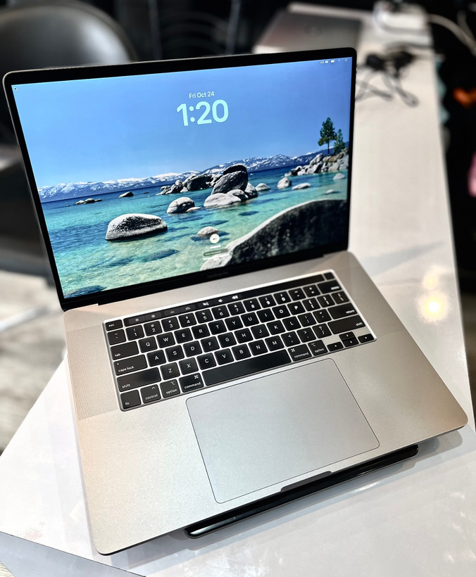 لپتاپ مکبوک ۲۰۱۹ i7/16 GB/500 SSD/4 GB Amd radeon/16" retina