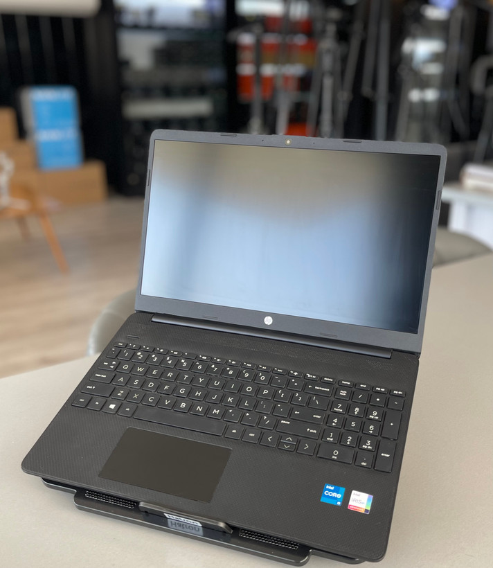 لپتاپ اچ پی ۱۵ /i5-11/8 GB/256 SSD/Intel iris xe/16" ips