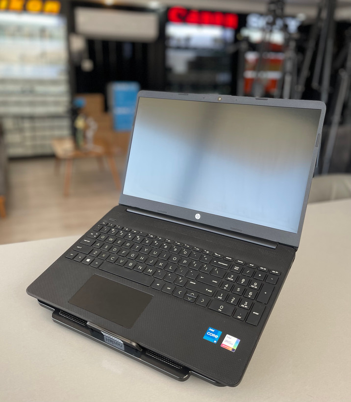 لپتاپ اچ پی ۱۵ /i5-11/8 GB/256 SSD/Intel iris xe/16" ips