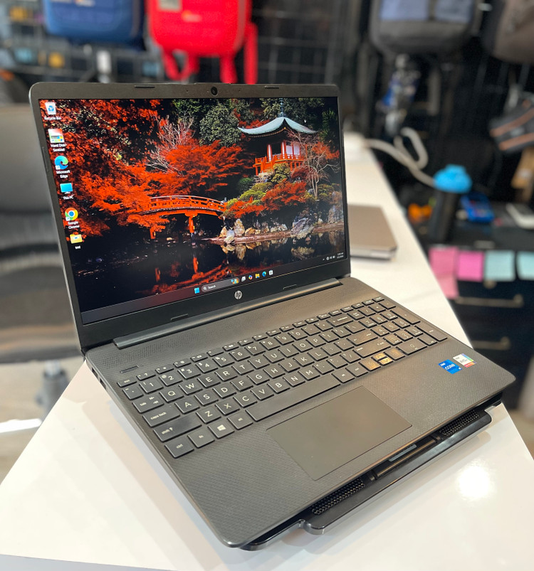 لپتاپ اچ پی ۱۵ /i5-11/8 GB/256 SSD/Intel iris xe/16" ips