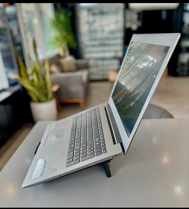 لپتاپ لنوو ۵۲۰ /i5-8/8 GB/250 SSD/4 GB Nvidia Geforce mx130/16" ips