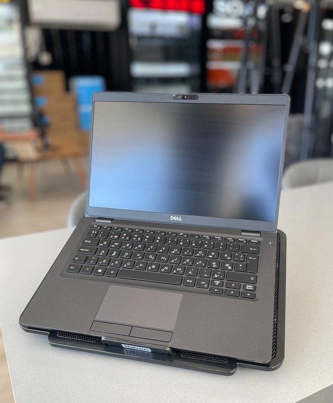 لپتاپ دل لتیتود ۵۳۰۰ i5-8/8 GB/256 SSD/intel UHD/14" ips