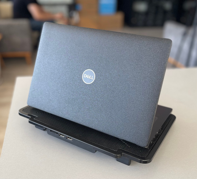 لپتاپ دل لتیتود ۵۳۰۰ i5-8/8 GB/256 SSD/intel UHD/14" ips