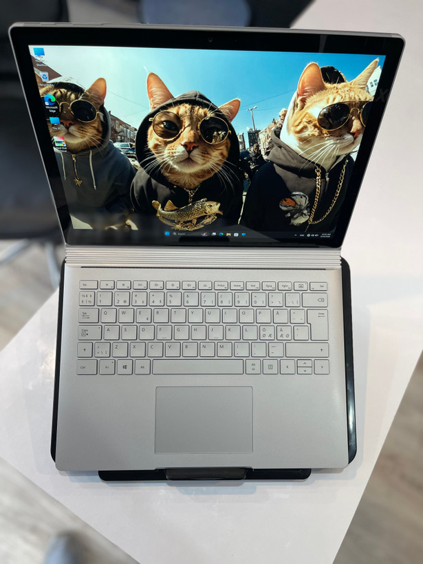 لپتاپ سرفیس بوک۲ i7-8/8 GB/256 SSD/2 GB Nvidia GTX1050/15" 3k