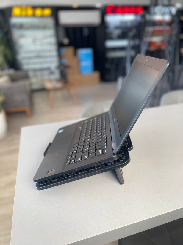 لپتاپ دل لتیتوده۷۲۷۰ i7-6/8 GB/256 SSD/Intel/14" ips