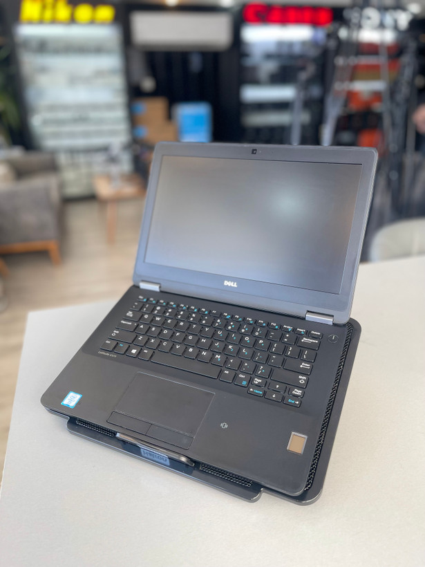 لپتاپ دل لتیتوده۷۲۷۰ i7-6/8 GB/256 SSD/Intel/14" ips