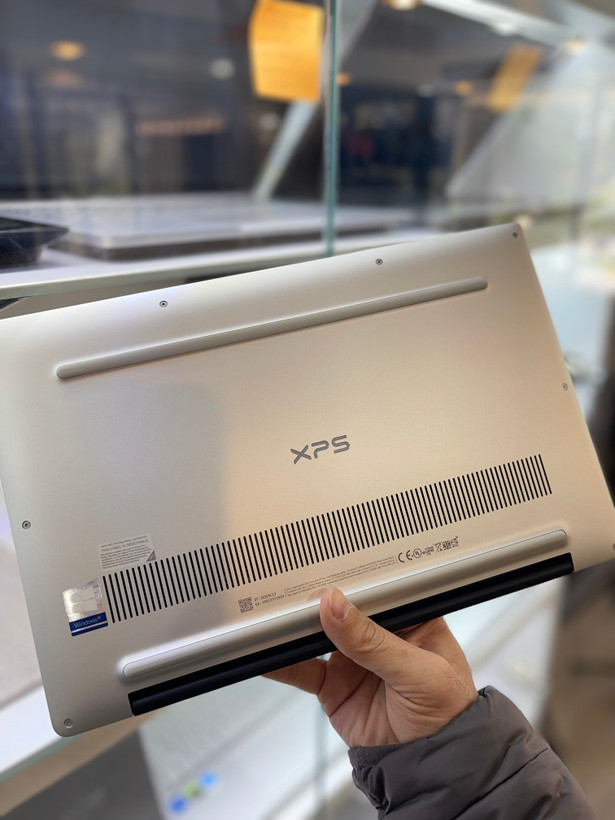 لپتاپ دل اکس پی اس۷۳۹۰/i7-10/16 GB/256 SSD/ Intel UHD/14" FH PLUS