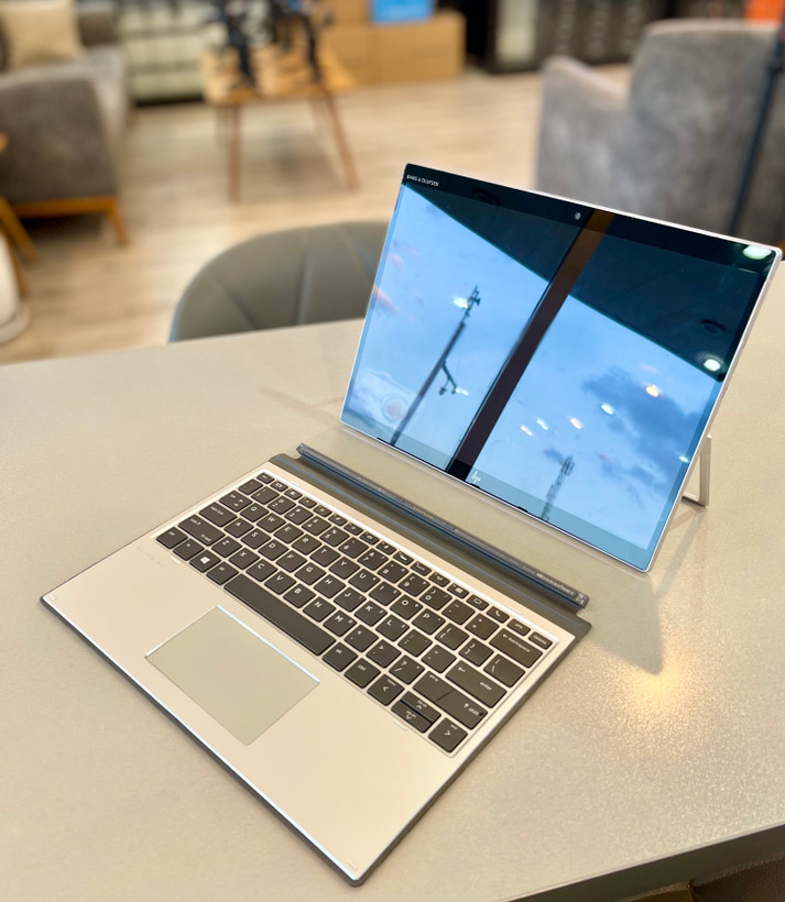 لپتاپ اچ پی X2 الایت i5-8/16 GB/256 SSD/Intel UHD/14" 3k Touch