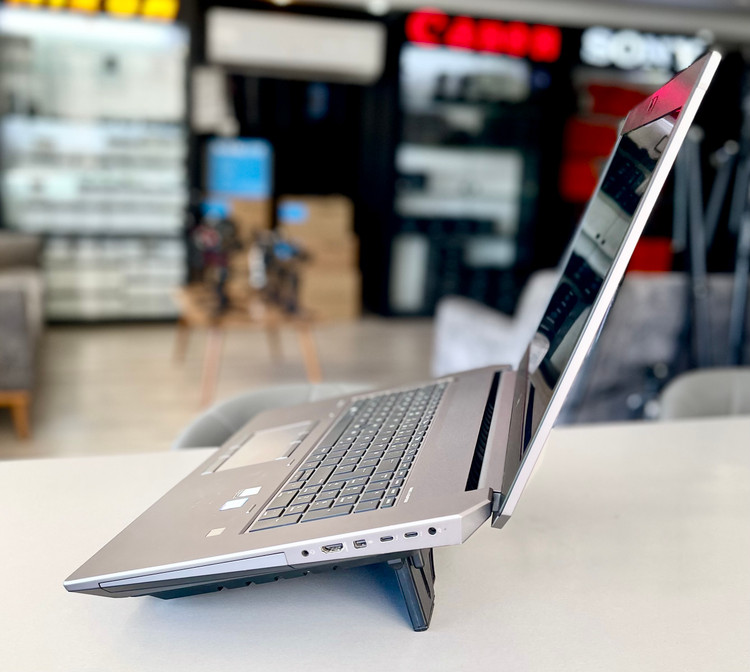 لپتاپ اچ پب زدبوک ج۵ i7-8/32 GB/512 SSD/16 GB Nvidia/17" ips