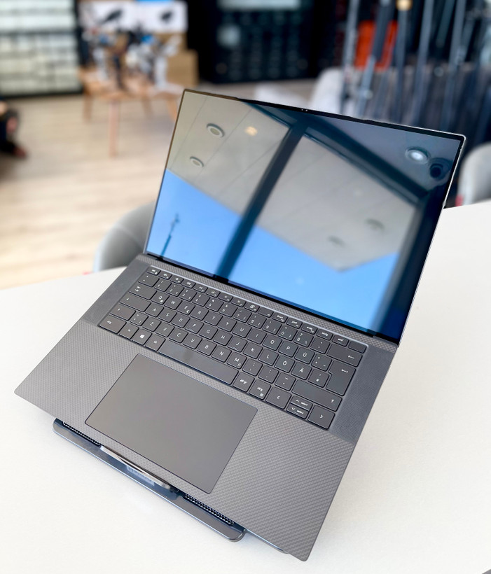 لپتاپ دل پریزیشن ۵۵۵۰/i7-10 H/16 GB/512 SSD/4 GB T1000/16" ips