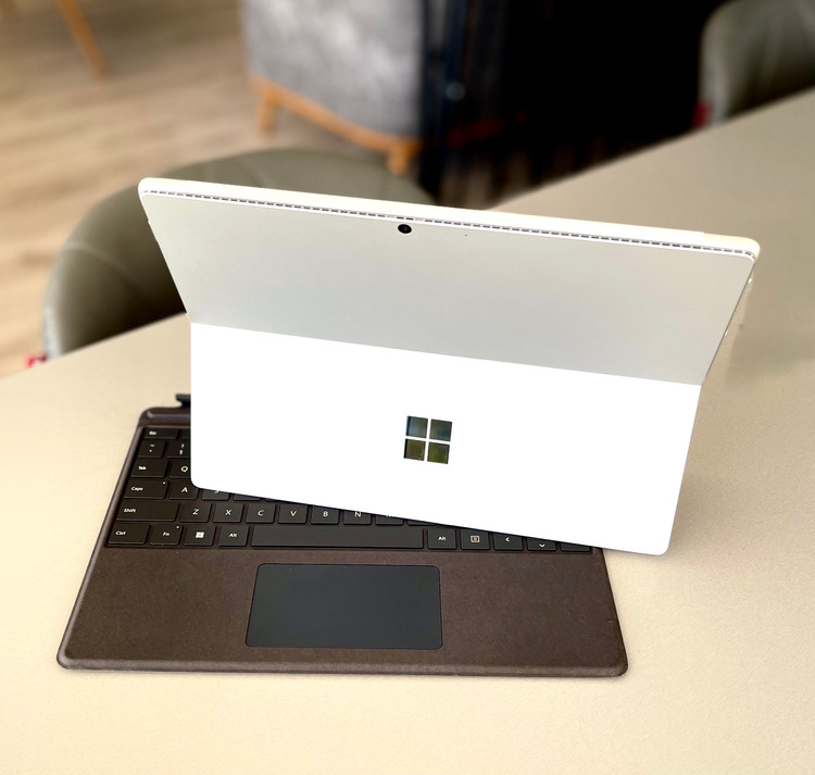 سرفیس سورفیس پرو۸ i5-11/8 GB/256 SSD/intel iris xe/4" لمسی
