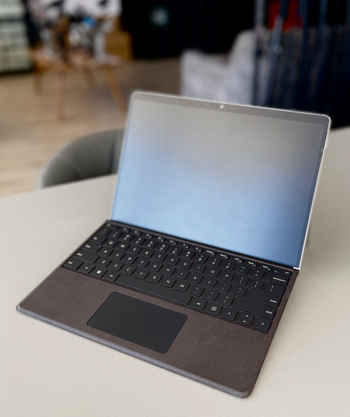 سرفیس سورفیس پرو۸ i5-11/8 GB/256 SSD/intel iris xe/4" لمسی