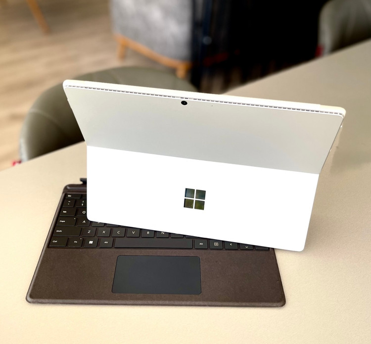 سرفیس تبلتشو پرو۵ i5/7/8 GB//256 SSD/13" 2k sim