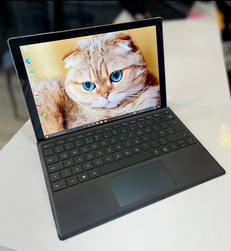 سرفیس تبلتشو پرو۵ i5/7/8 GB//256 SSD/13" 2k sim