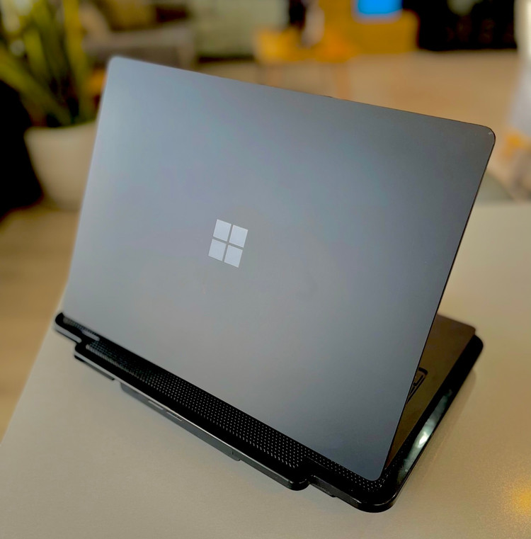 لپتاپ سرفیس۳ i5-10/8 GB/256 SSD/intel iris xe/14" لمسی ۲k